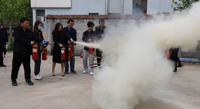 未雨绸缪、增强安全意识----公司组织员工开展安全、消防演练